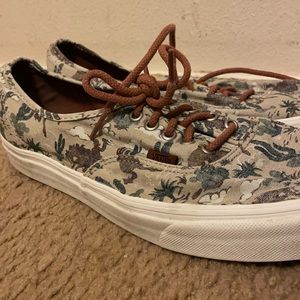 Vans with desert design. Great condition with light signs of wear.